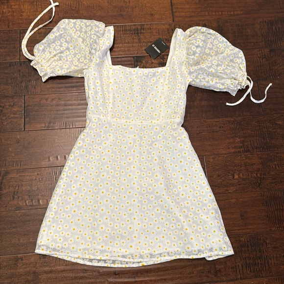 Forever 21 Dresses & Skirts - Women’s S Forever 21 daisy dress